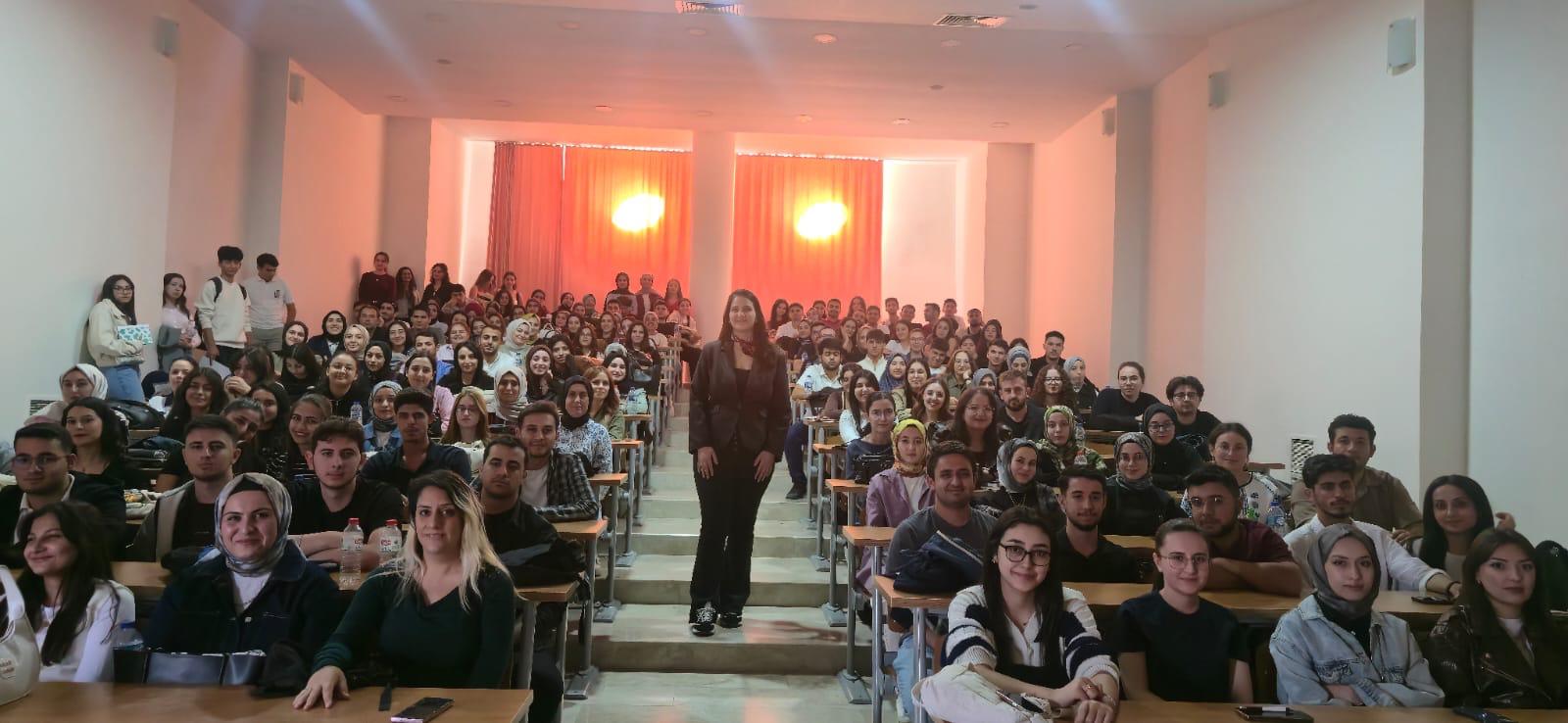 Hemşirelik Öğrencilerine Yönelik Kalite Bilgilendirme Sunumu Gerçekleştirildi