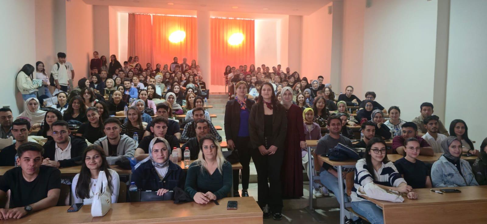 Hemşirelik Öğrencilerine Yönelik Kalite Bilgilendirme Sunumu Gerçekleştirildi