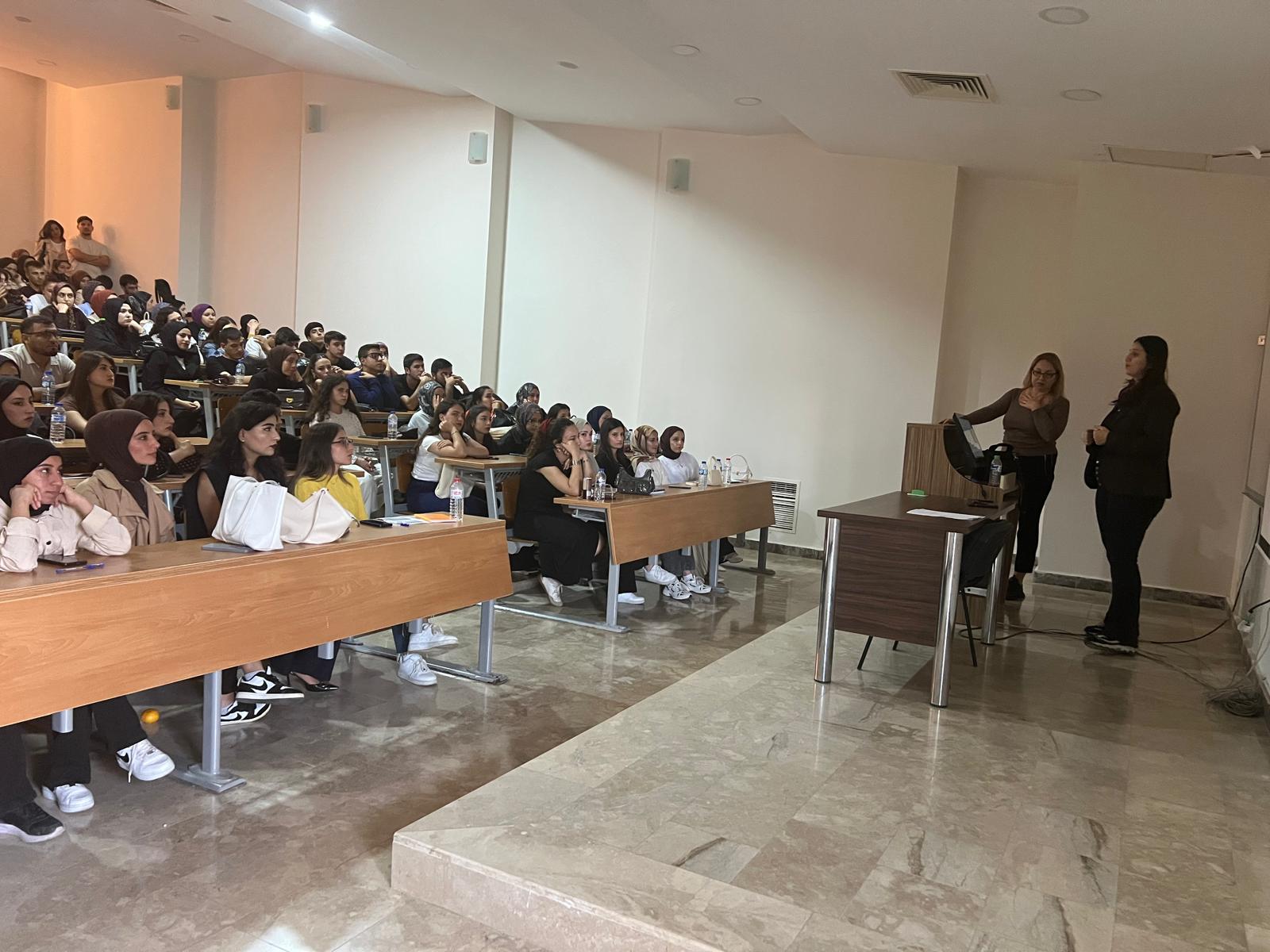Hemşirelik Öğrencilerine Yönelik Kalite Bilgilendirme Sunumu Gerçekleştirildi