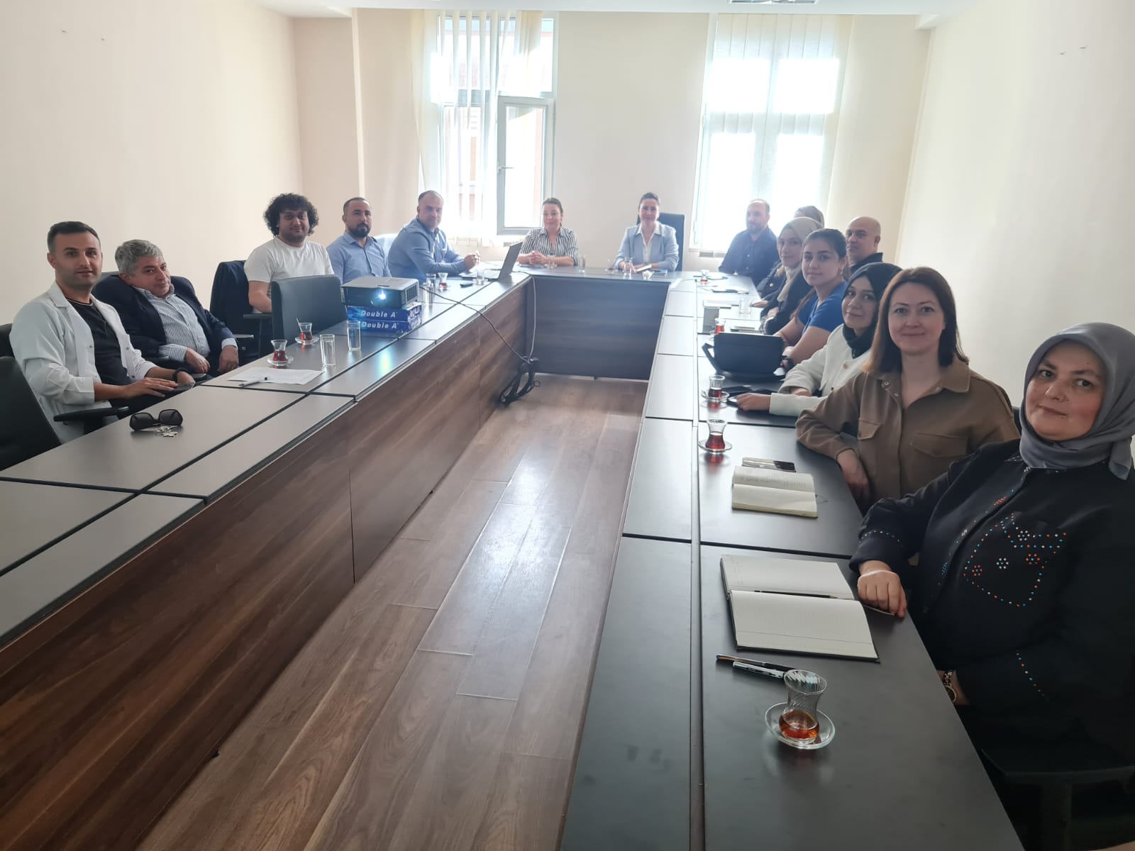 Sağlık Hizmetleri Meslek Yüksekokulu Danışma Kurulu Toplantısı, Meslek Yüksekokul Müdürü Doç. Dr. Bircan Ulaş Kadıoğlu başkanlığında iç ve dış paydaşlarımızın katılımıyla gerçekleşti.