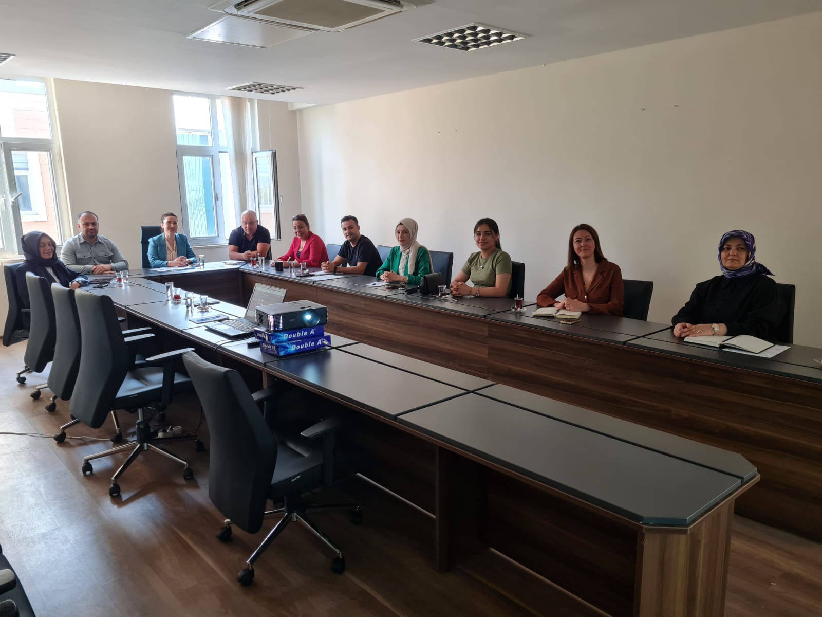 Sağlık Hizmetleri Meslek Yüksekokulu Kalite ve Akreditasyon Komisyonu, Yüksekokul Müdürü Doç. Dr. Bircan Ulaş Kadıoğlu başkanlığında bir değerlendirme toplantısı gerçekleştirdi.