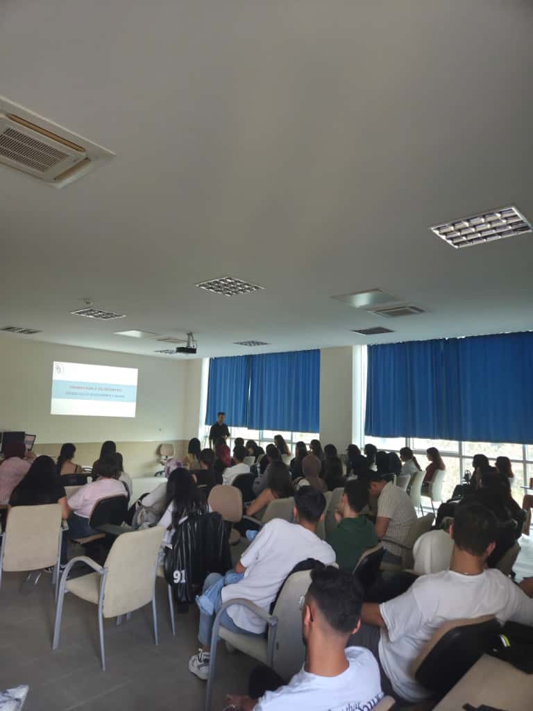 YAŞLI BAKIM PROGRAMI ÖĞRENCİLERİMİZE YÖNELİK KALİTE VE AKREDİTASYON KONULU EĞİTİM SUNUMU GERÇEKLEŞTİRİLDİ