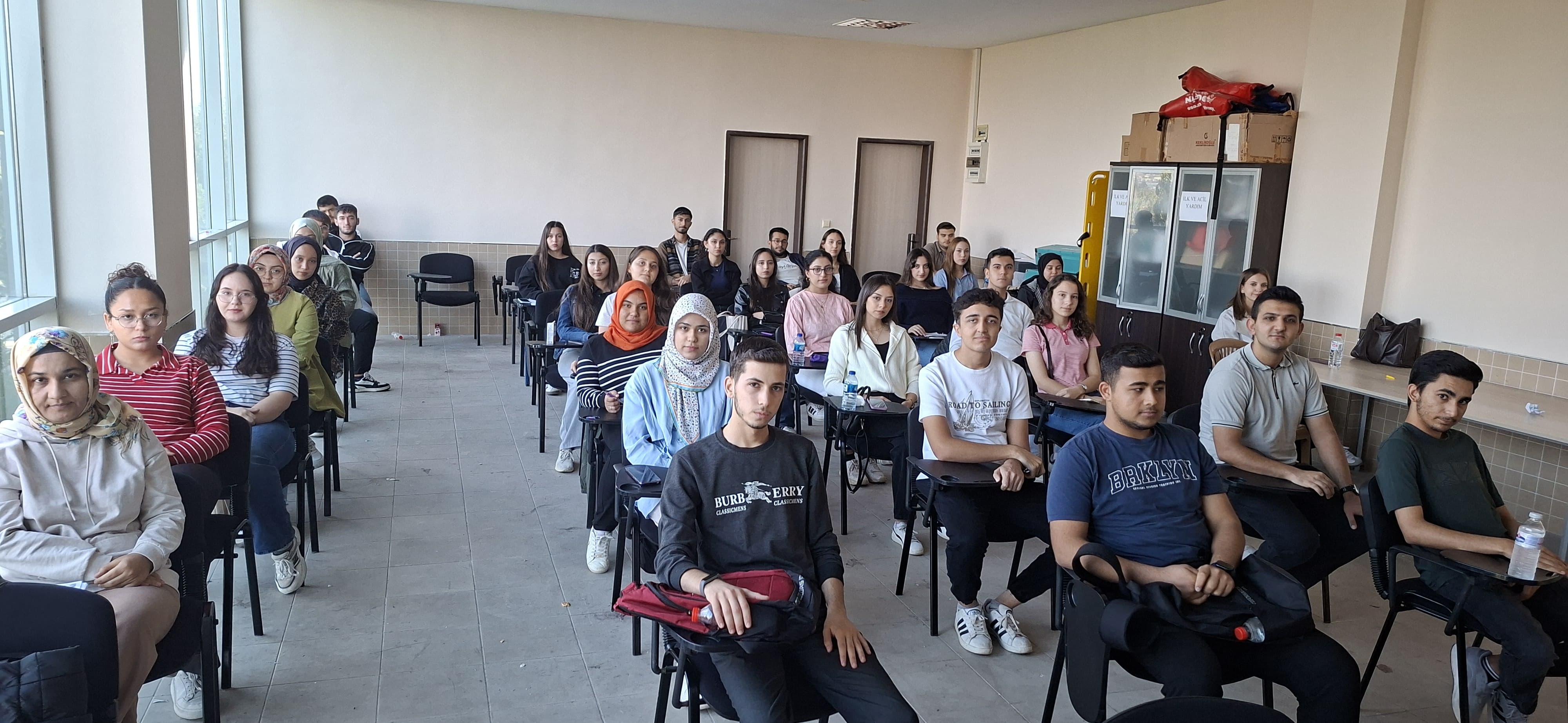 Bölümümüzde Öğrencilere Yönelik Ara Sınavlar Süreci Bilgilendirme ve Değerlendirme Toplantısı Gerçekleştirildi