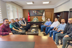 School of Foreign Languages Welcomes Visit from University Senior Administration